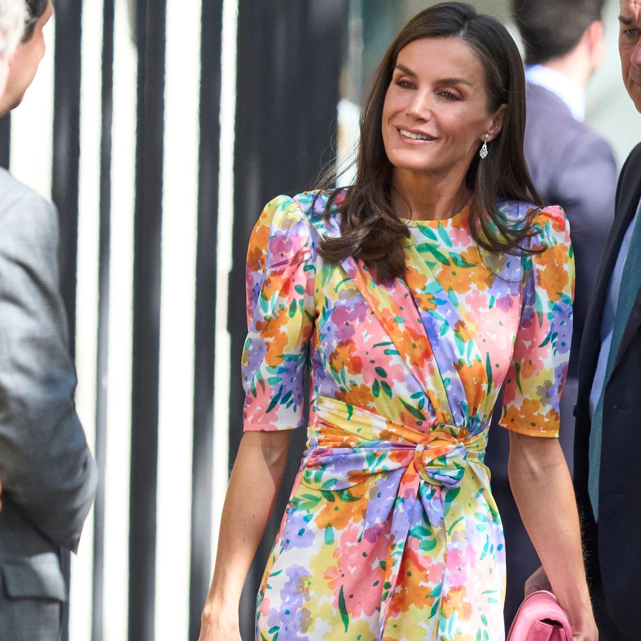 La reina Letizia con el vestido de flores de Cayro Woman.