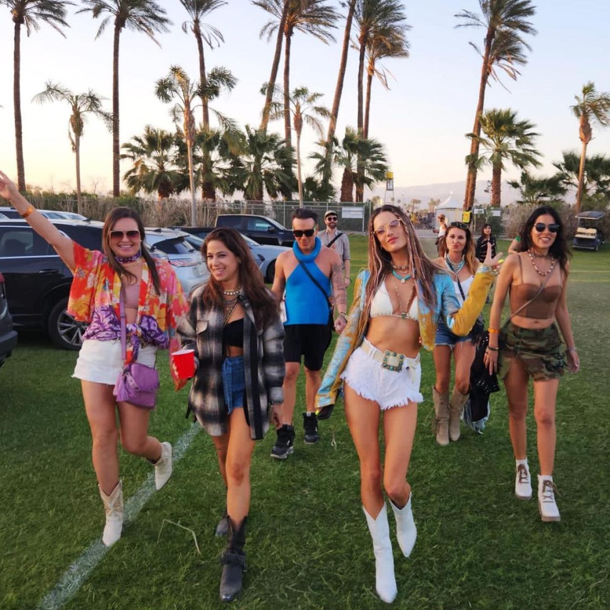 Alessandra Ambrosio y amigos en Coachella.