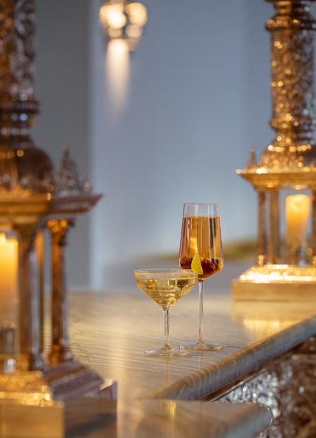 Imagen - Barra del bar del hotel Vermelho Melides creada artesanalmente por un orfebre sevillano. 