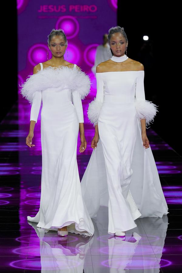 Inspirada en las exposiciones de moda de París, la firma, presenta sus ideas influenciadas por el impacto gráfico y escultural de Schiaparelli, el tributo de todos los grandes diseñadores al genial y añorado Alber Elbaz, la extraordinaria feminidad y modernidad de Alaïa y el maravilloso aroma a lujo y rigor de un Dior centenario.