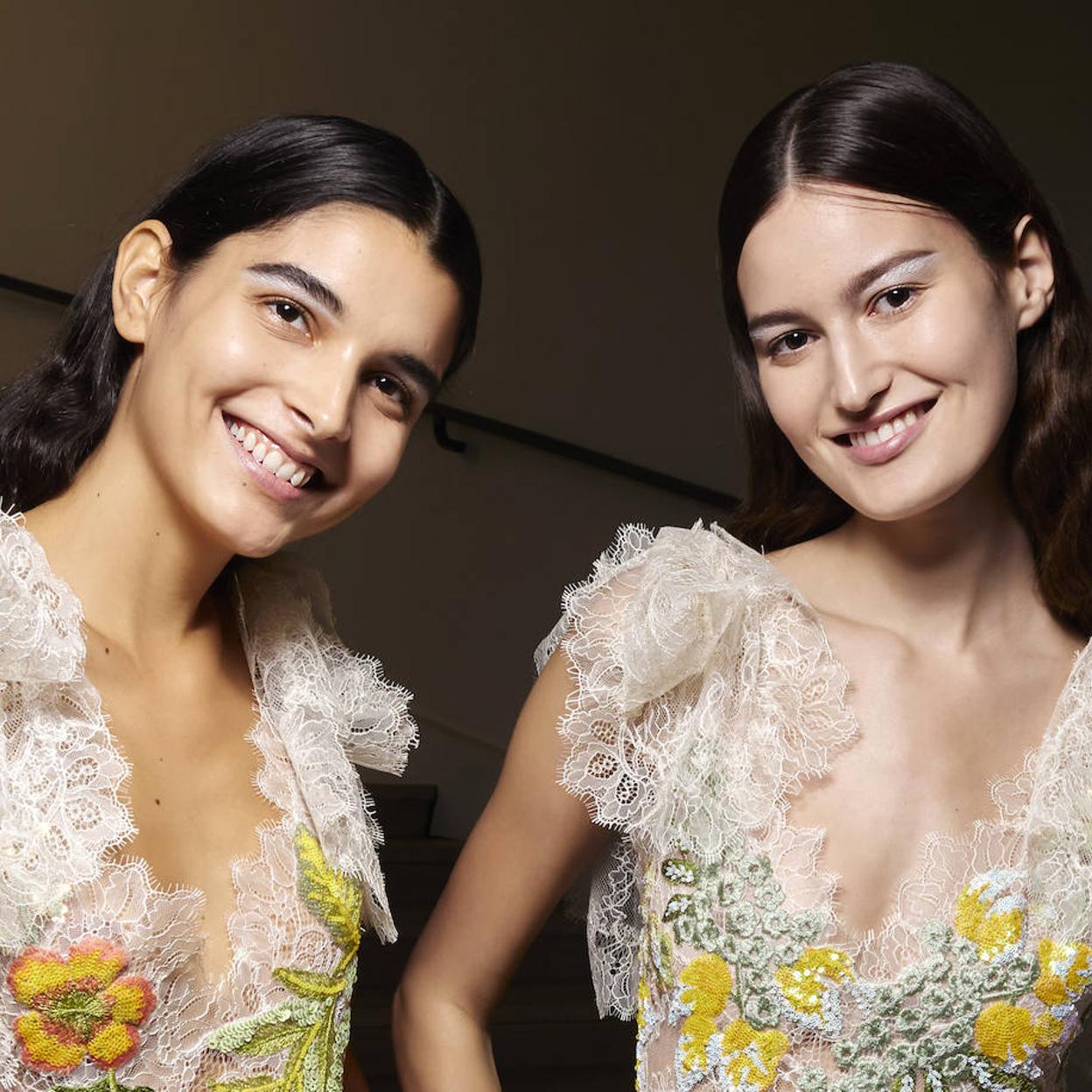 Modelos con piel tersa y luminosa