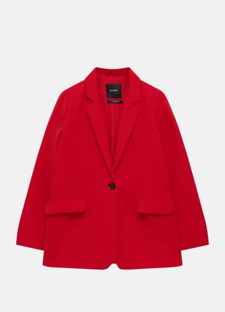 Imagen - Blazer en color rojo de Pull & Bear. Foto: Pull & Bear.