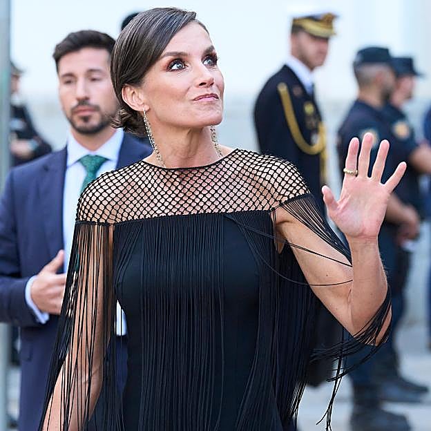 Letizia en la Feria de Abril: el plan de Lourdes Montes, Raquel Revuelta y Vicky Martín Berrocal para vestir a la reina de flamenca (y por qué ella se resiste)
