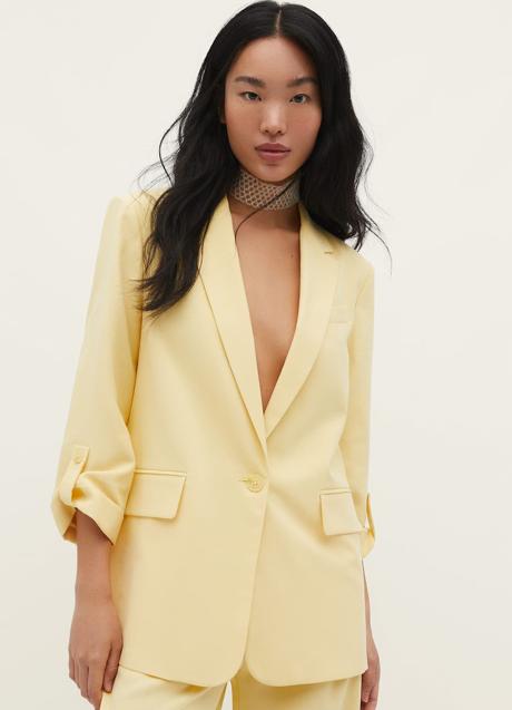 Imagen - Americana fluida de Stradivarius (35,99 euros)