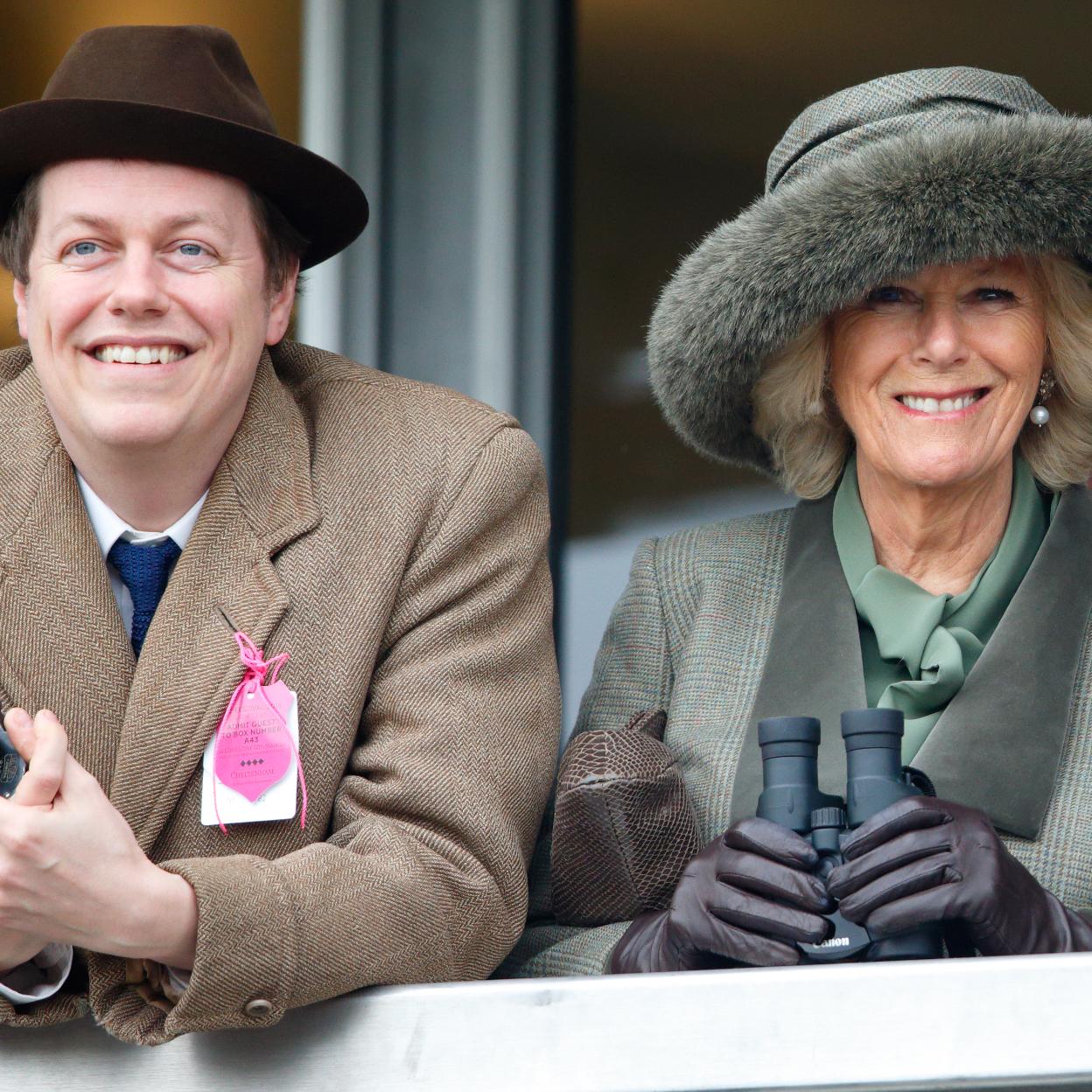 Tom Parker Bowles no ha dudado en salir en defensa de su madre, la reina consorte Camilla. 