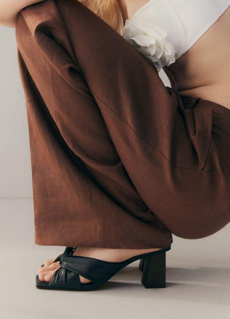 Imagen - Sandalias negras de Mango (49,99 euros)