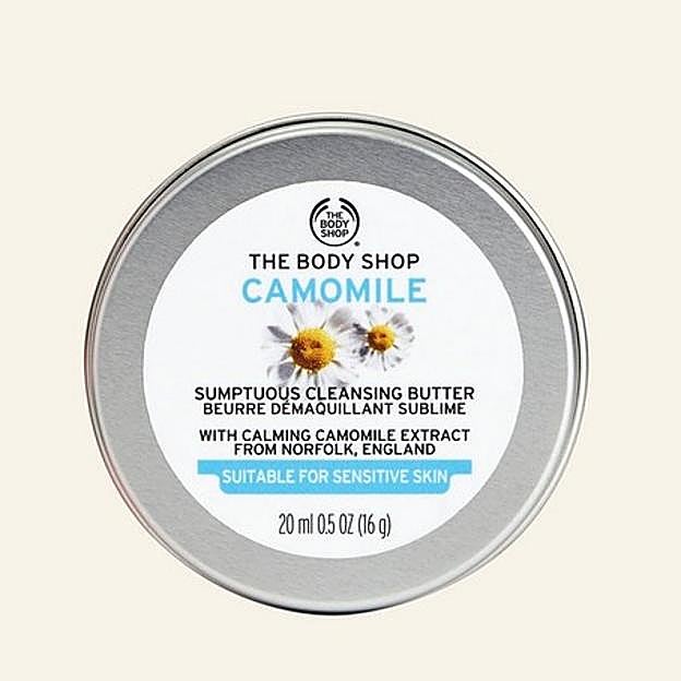 La camomila que lleva el bálsamo desmaquillante de The Body Shop es perfecta para calmar las pieles más sensibles. 