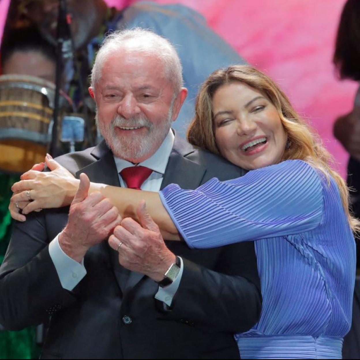 Janja junto a Lula da Silva, presidente de Brasil, durante la campaña electoral. 