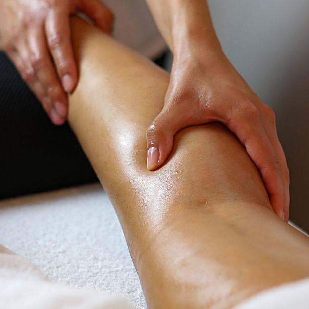 Masaje drenante en las piernas