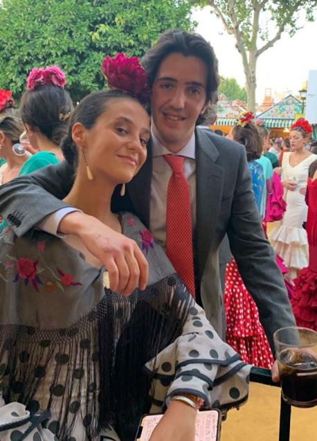 Imagen - Victoria Federica posa con un amigo en la Feria de Abril. / INSTAGRAM