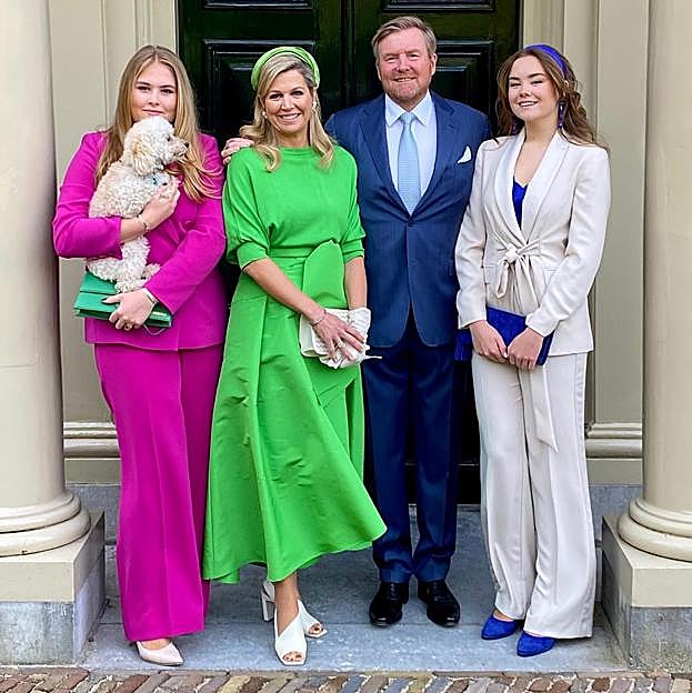 Guillermo y Máxima, junto a sus hijas Amalia y Ariane. 