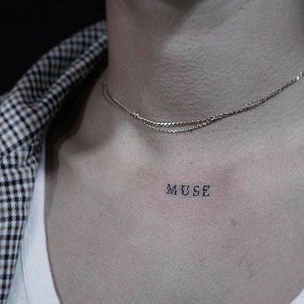 Tatuaje con palabra Muse