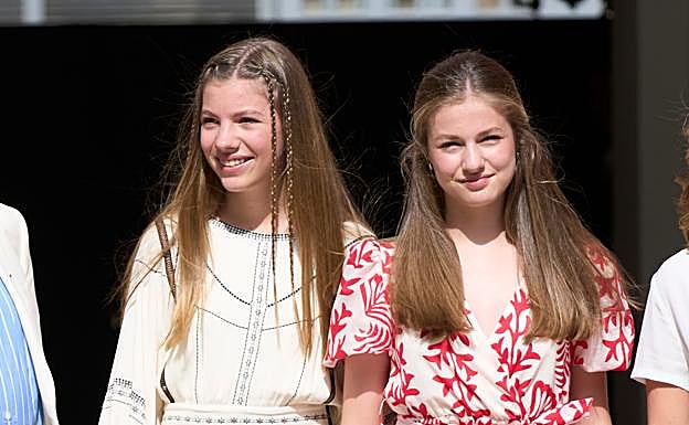 La infanta Sofía y la princesa Leonor.