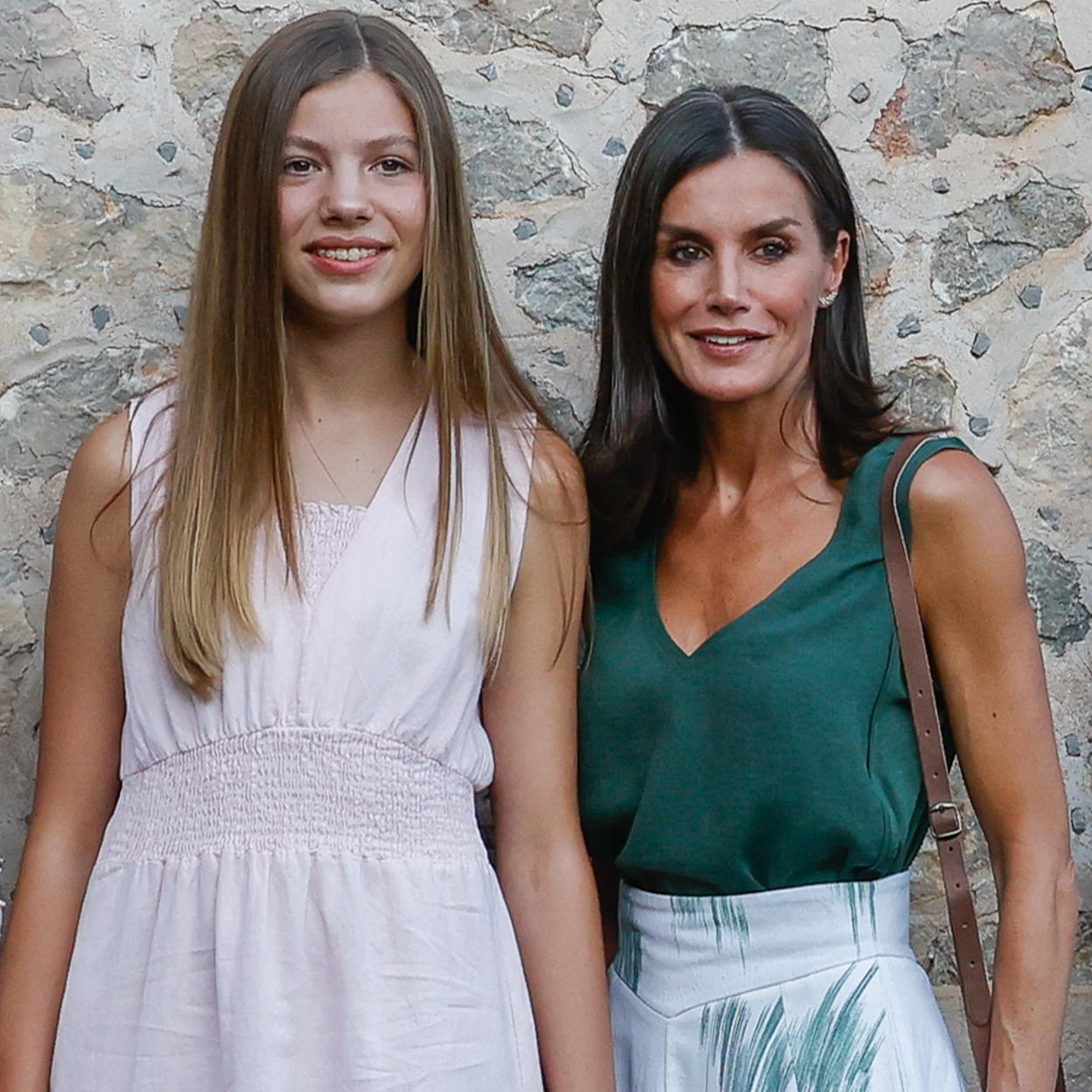 La infanta Sofia y la reina Letizia. 