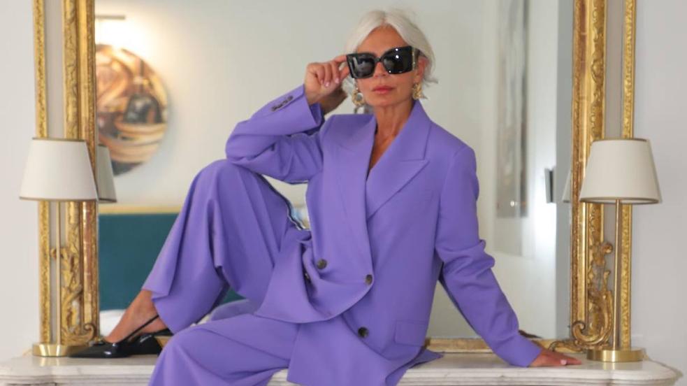 La influencer lleva un total look en lila