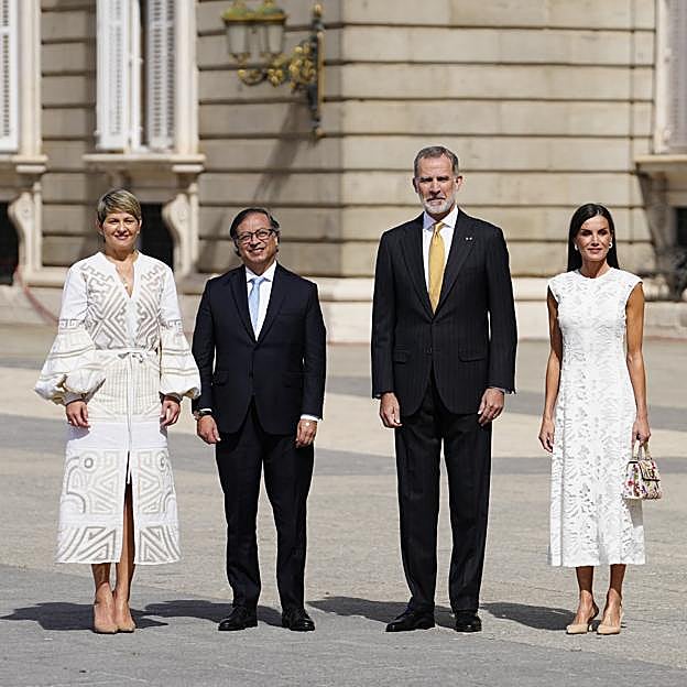 Verónica Alcocer, Gustavo Francisco Petro, el rey Felipe VI y la reina Letizia.