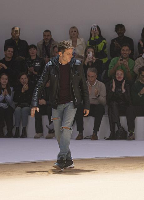 Imagen - Nicolás di Felipe, director creativo de Courrèges, en el desfile de la colección primavera-verano 2023 de la firma.