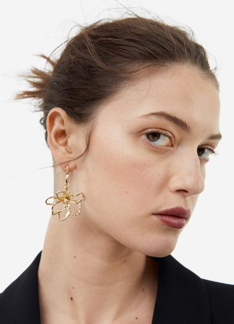 Imagen - Pendientes de flor de H&M (7,99 euros)