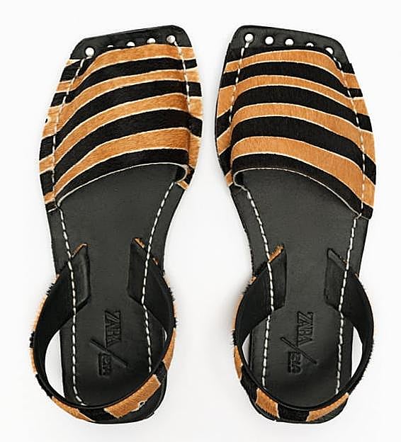 Las abarcas estampadas de Zara y Ría Menorca.