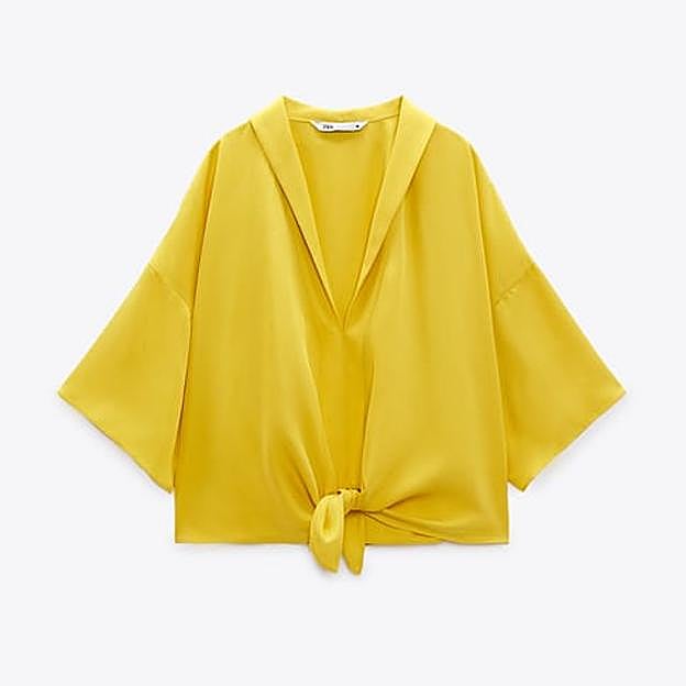 La blusa amarilla de Zara.