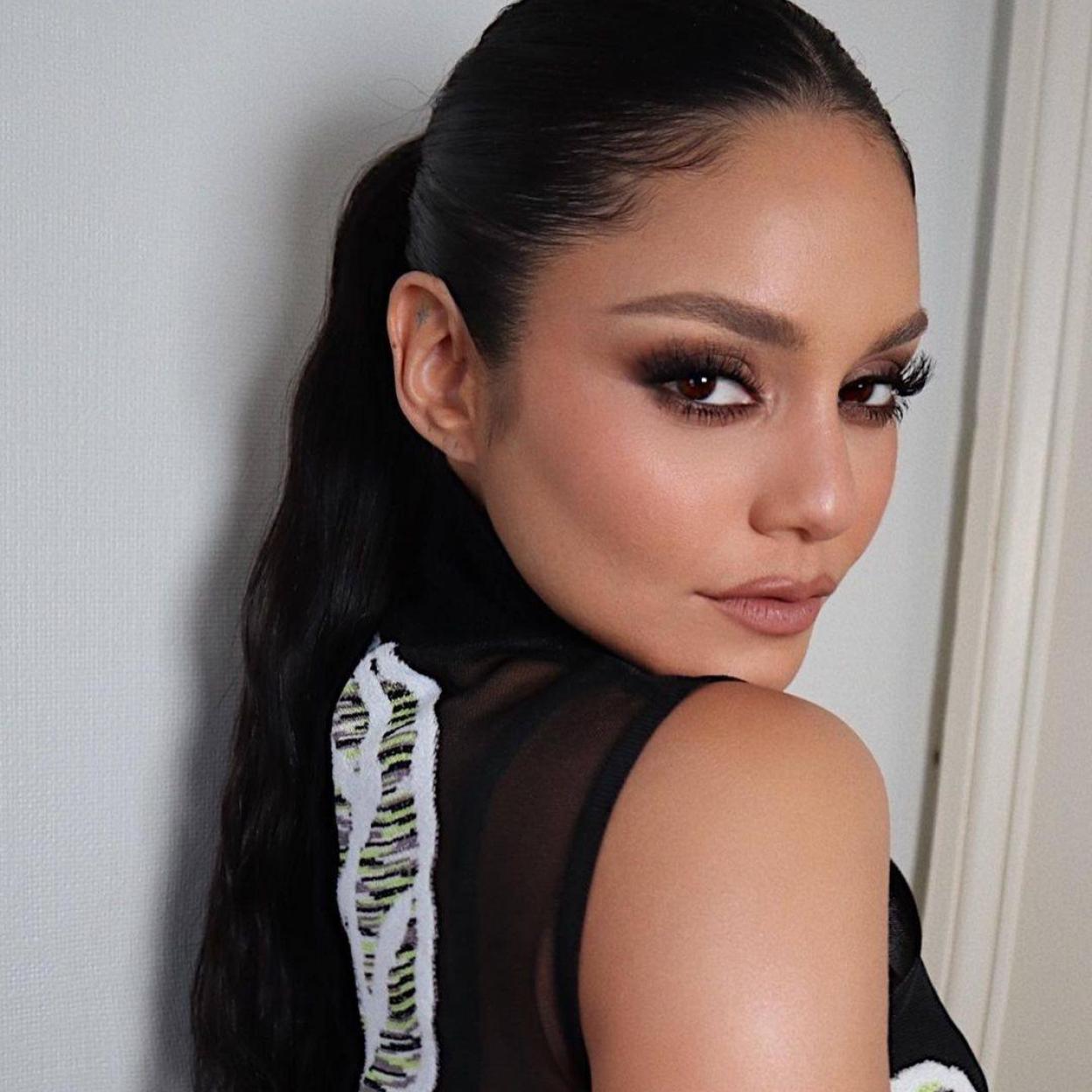 Vanessa Hudgens con pestañas voluminosas
