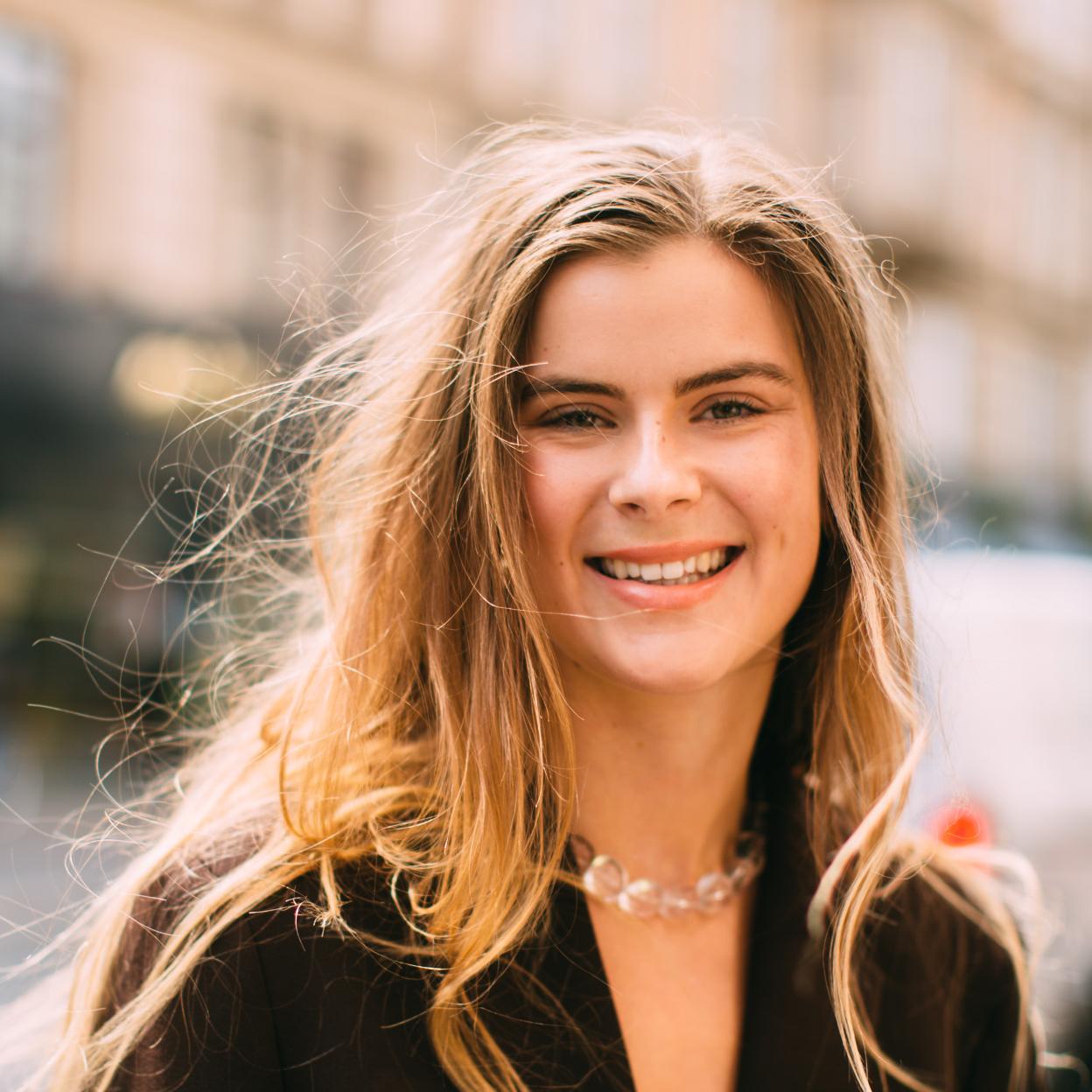 Una mujer con la piel cuidada.