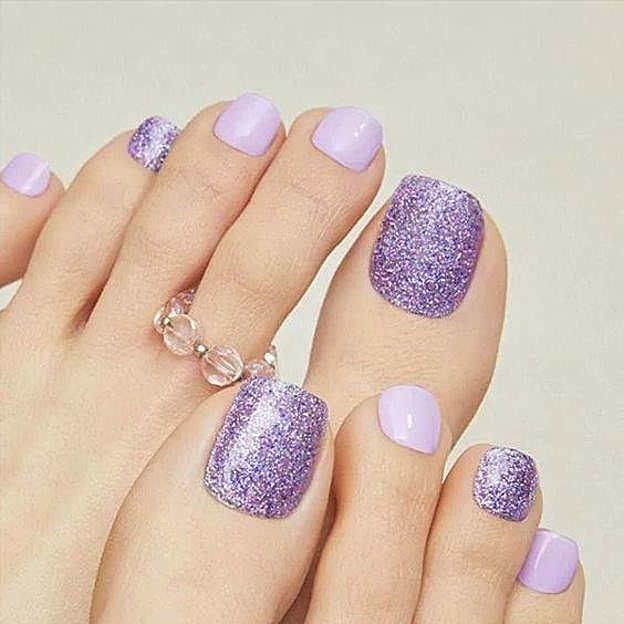 Uñas de pies color lila