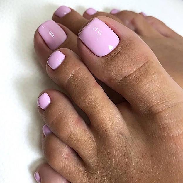 Color rosa de uñas de pies