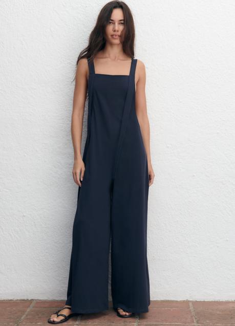 Imagen - Mono azul marino de Zara (22,99 euros)