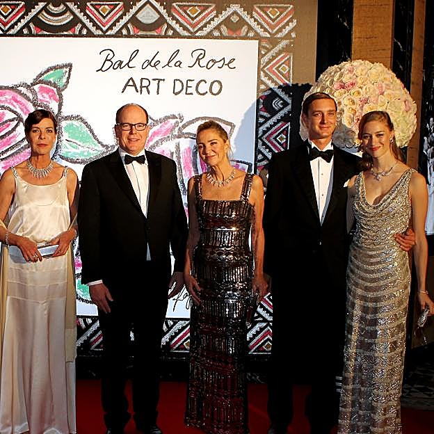 Paola Marzotto junto a Carolina y Alberto de Mónaco. A la derecha, y Pierre Casiraghi y Beatrice Boromeo