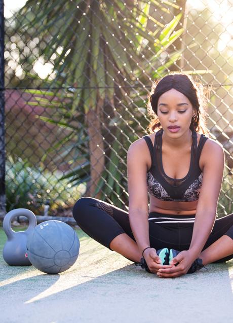 Imagen - Mujer con pesa rusa/PEXELS