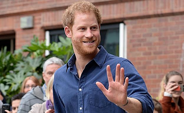 El príncipe Harry tuvo que confesar su complejo más íntimo al escritor fantasma de sus memorias. 