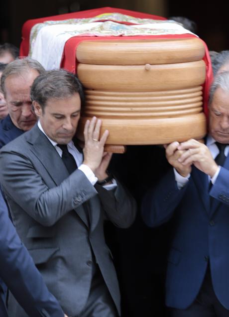 Imagen - El Litri llevando el féretro de su padre/GTRES