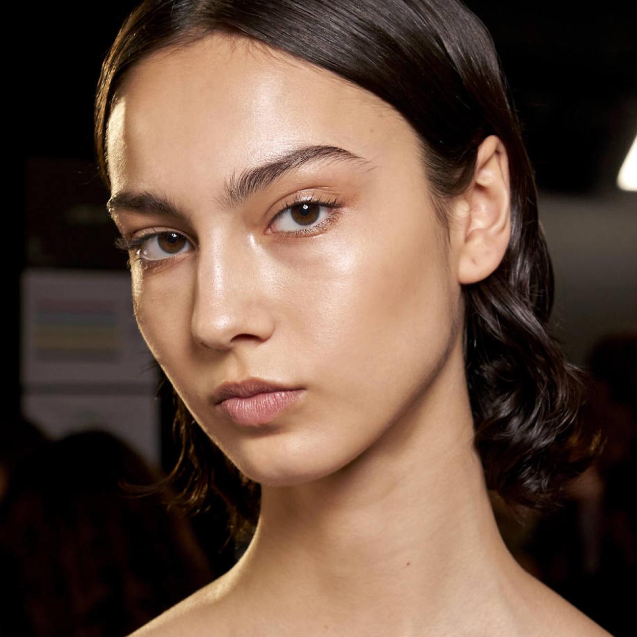 Modelo con piel limpia