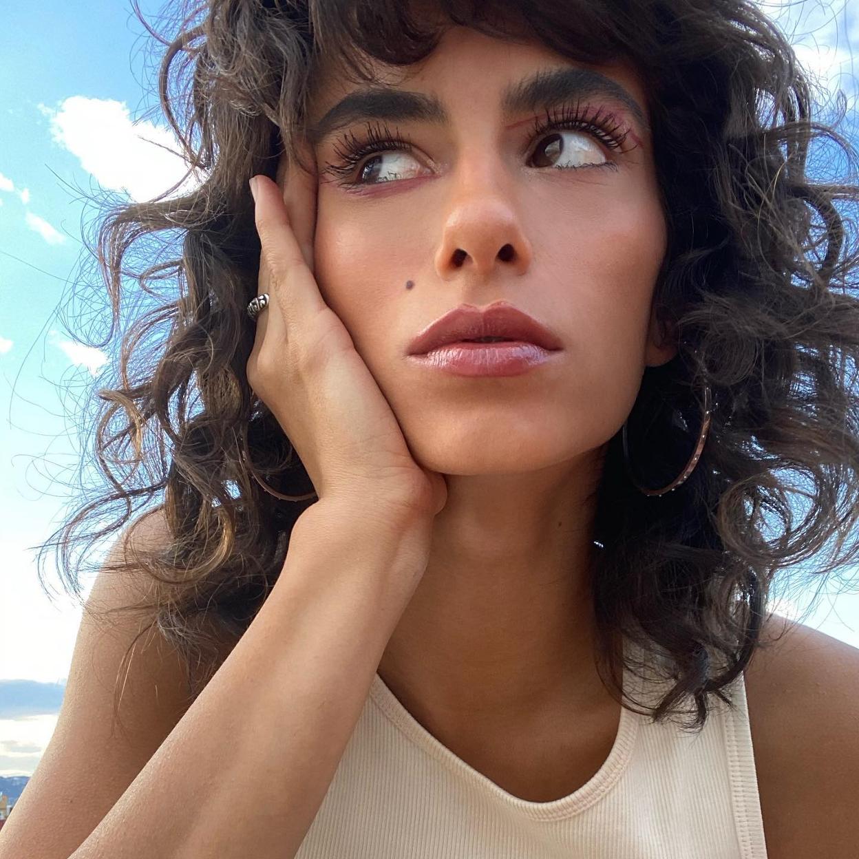 Actriz Begoña Vargas con permanente en el pelo