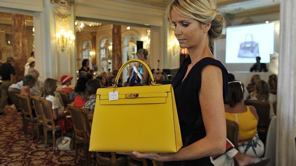 Subasta de un bolso vintage de Hermès en Mónaco.