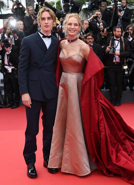 Imagen - Uma Thurman y Levon Roan Thurman-Hawke posan en la ceremonia de inauguración del Festival de Cannes de 2023. / GTRES