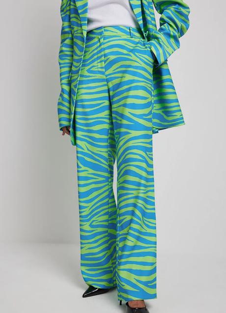 Imagen - Pantalones con estampado animal print de NA-KD, 27,47 euros.