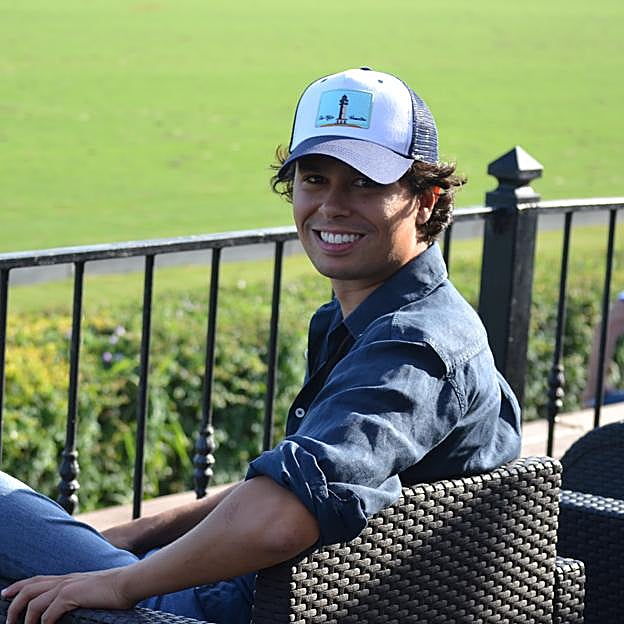 Álvaro Castillejo realiza labores de marketing y relaciones públicas en el Ayala Polo Club. 