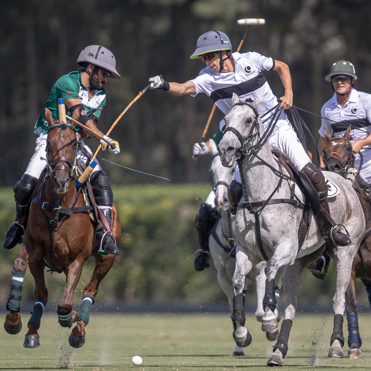 Un momento en un torneo de polo en el Ayala Polo Club. 