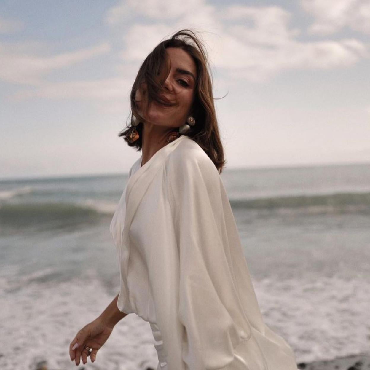 La influencer Paula Ordovás con la piel bronceada.