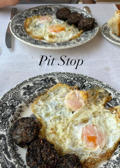 Imagen - LOs famososo huevos fritos con morcilla, uno de los clásicos de el Landa en el Instagram de Onieva. (RR.SS.)