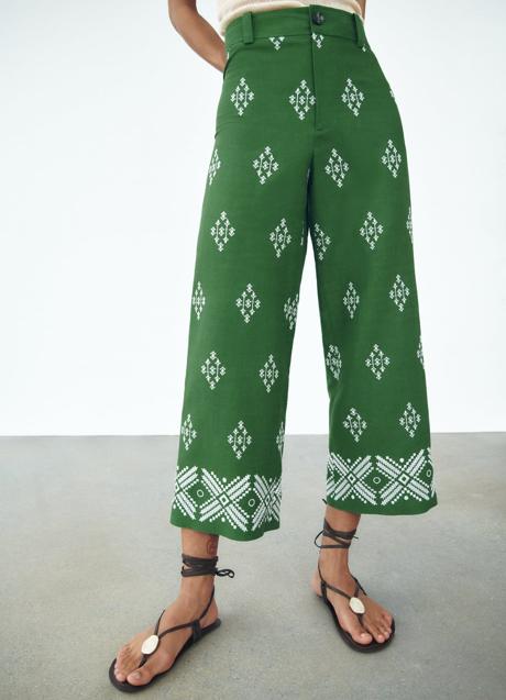 Imagen - Pantalón verde con bordados de Zara (39,99 euros)
