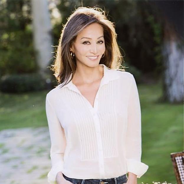 Siete looks de Isabel Presyler que rejuvenecen: vestidos elegantes, básicos eternos y accesorios muy bien elegidos