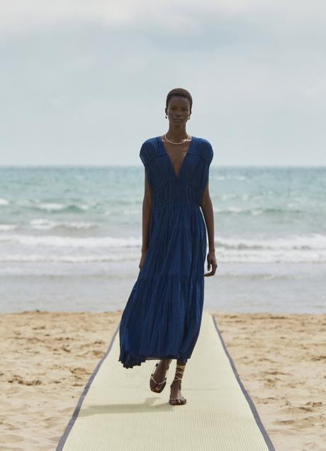 Imagen - Vestido azul marino de Massimo Dutti (99,99 euros)