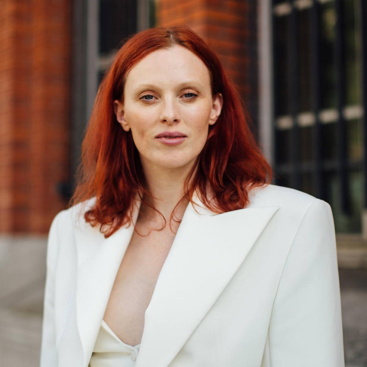 Mujer con pelo corto en la Fashion Week