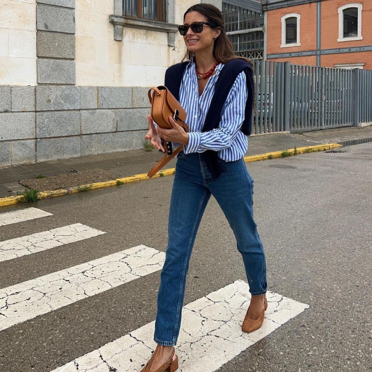 La influencer María Valdés con un look de entretiempo.