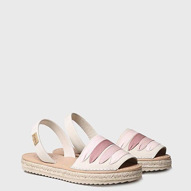Sandalias menorquinas con adorno de cintas
