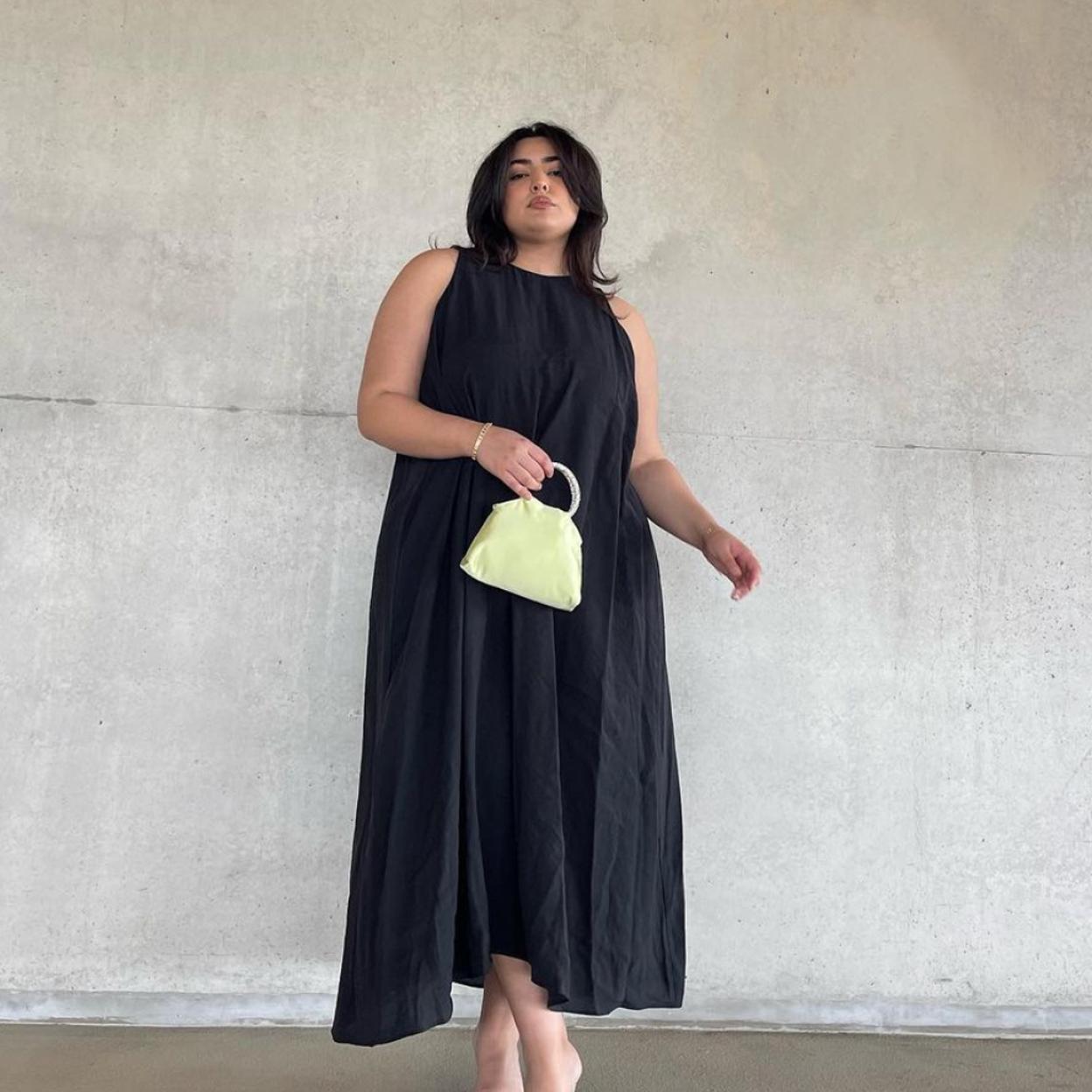 Una mujer con vestido de Primark.