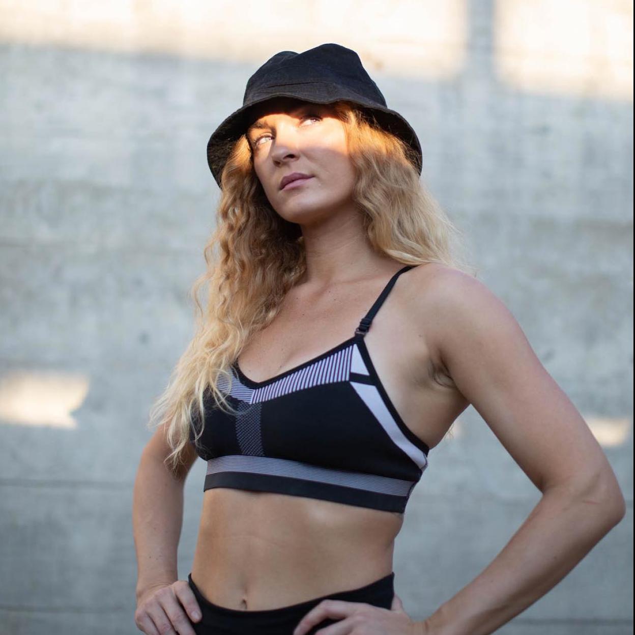 Muejr con ropa deportiva